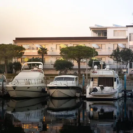 Апартаменты Sunny By The *